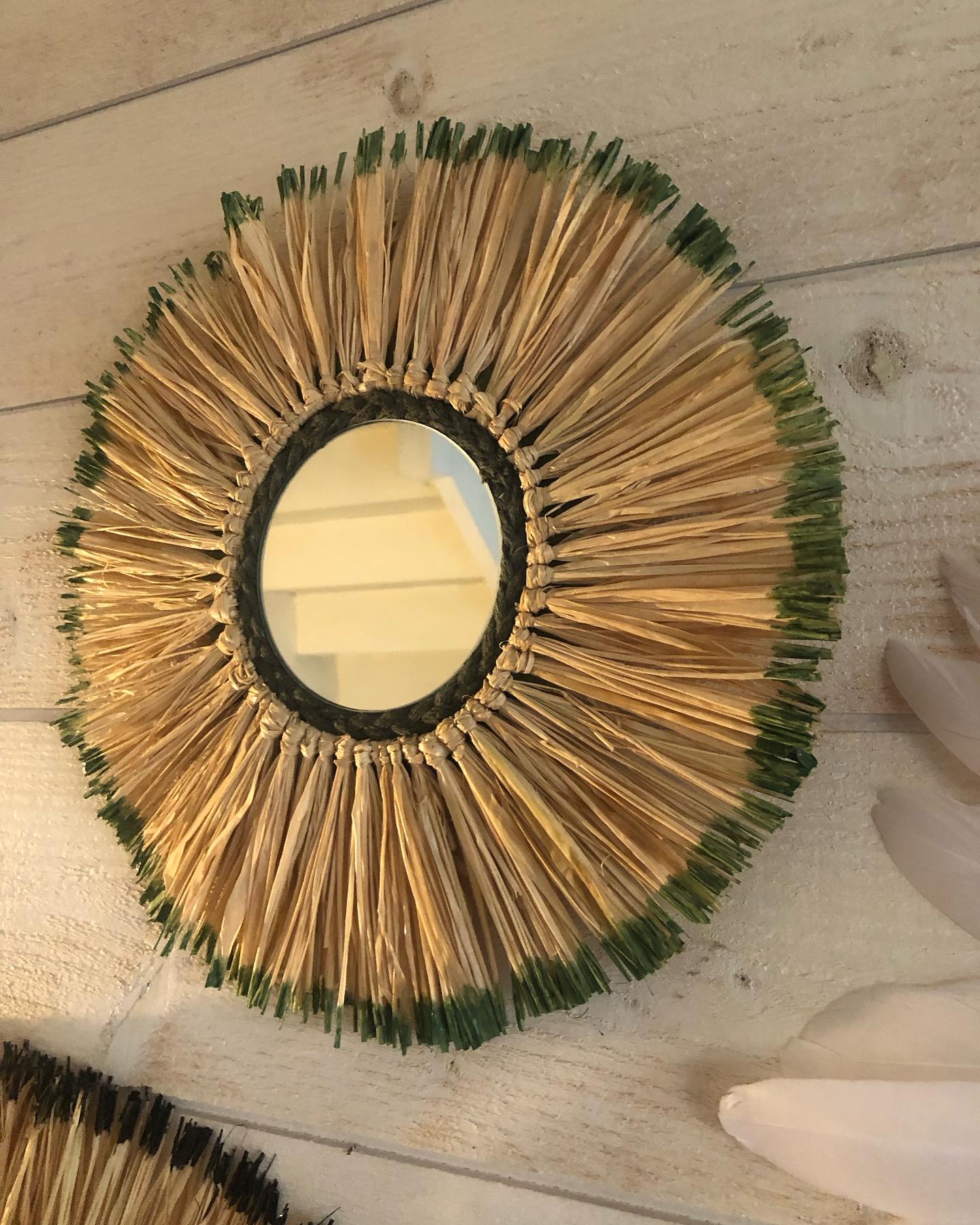 Petit miroir en raphia naturel et coton macramé 30cm