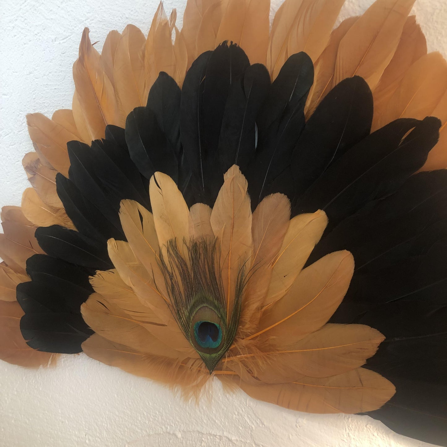 Grand Eventail décoratif en plumes naturelles