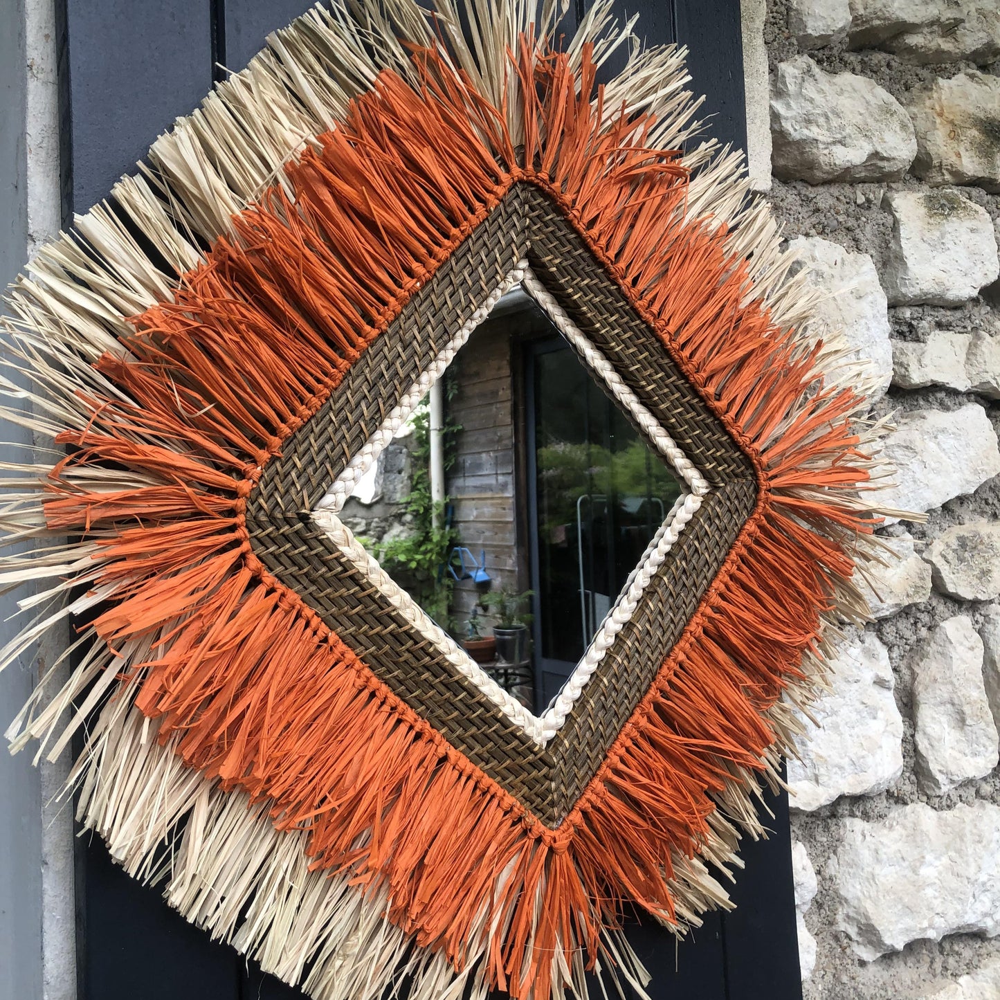 Miroir losange en rotin, raphia naturel orange et écru 50 cm