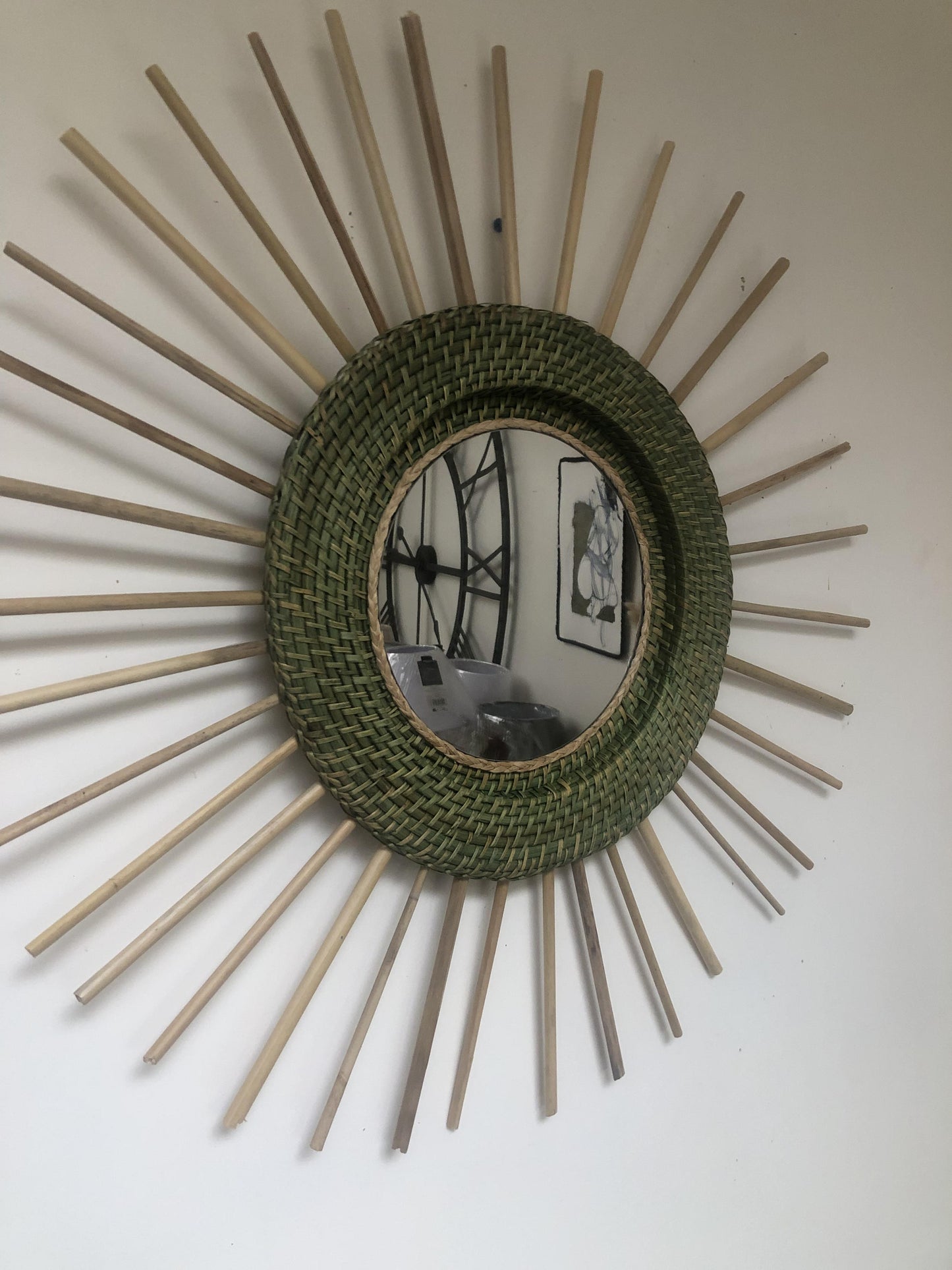 Miroir soleil en rotin vert et tiges végétales naturelles 70 cm