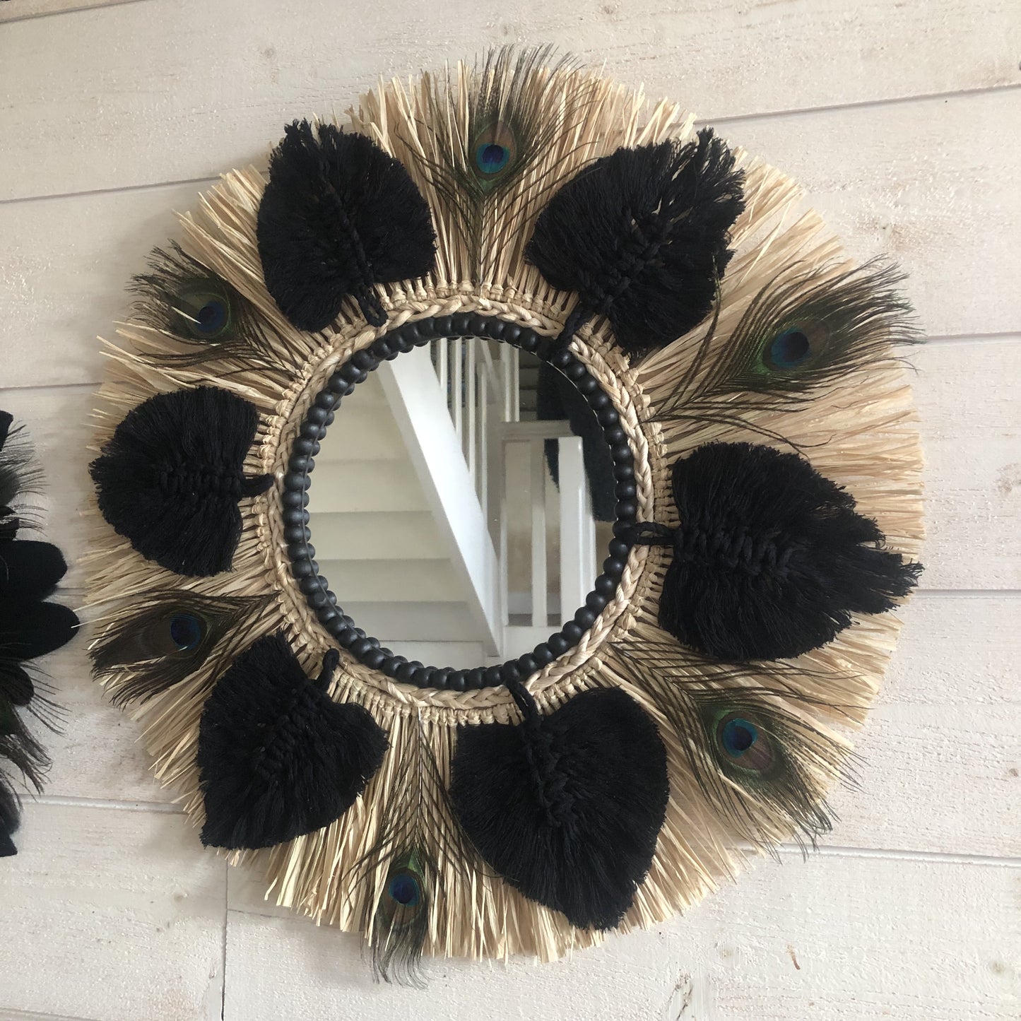 miroir en raphia, coton macramé et plumes de paon 50 cm