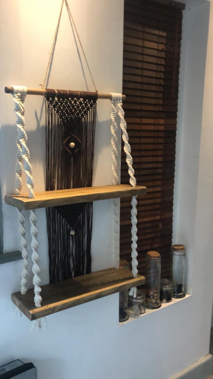 Superbe étagère bois et macramé