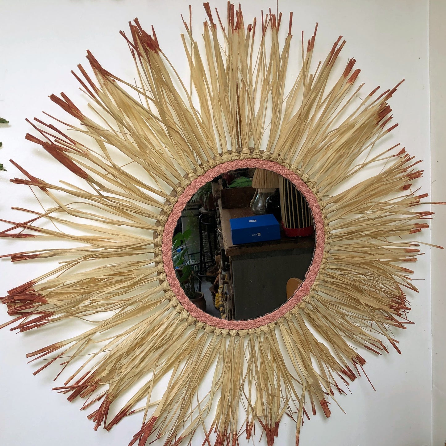 Miroir en  raphia couleur brique vintage