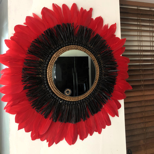 Miroir mural  raphia noir et plumes rouges