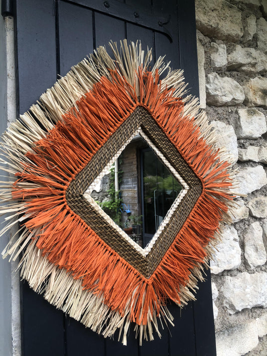 Miroir losange en rotin, raphia naturel orange et écru 70 cm