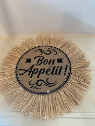 Raffia and burlap wall decoration, 60 cm