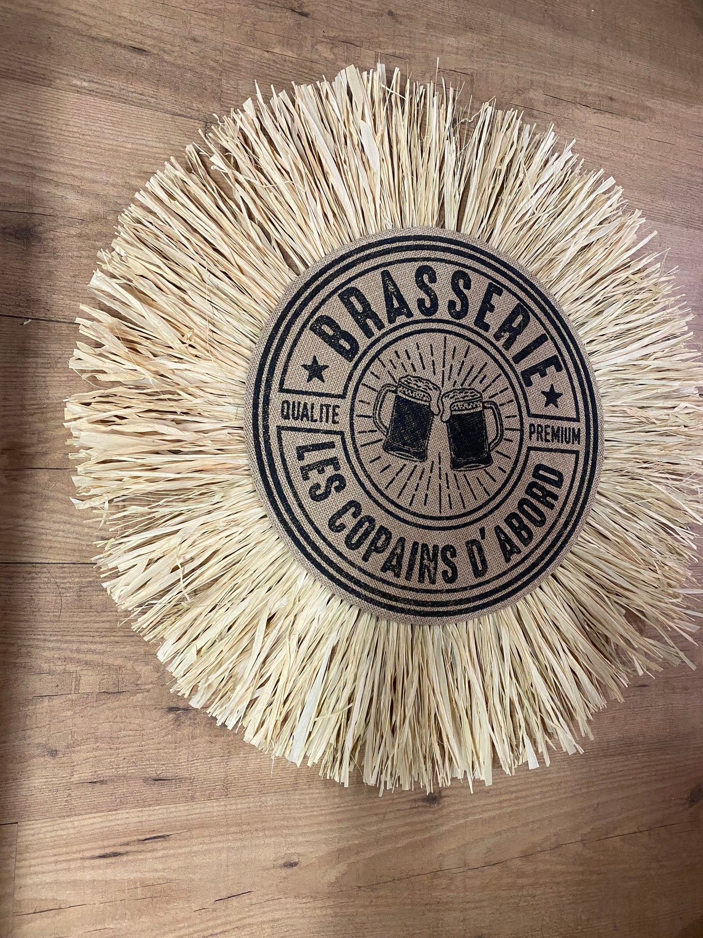 Décoration murale en toile de jute et raphia naturel