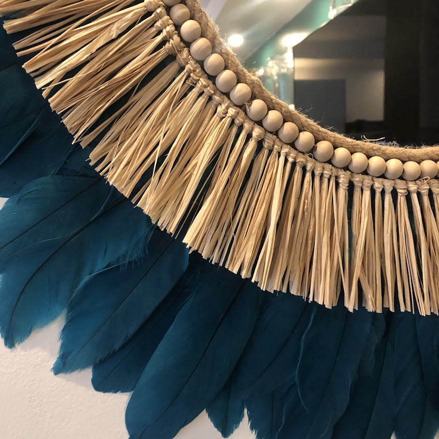 Grand miroir bleu pétrole et raphia naturel